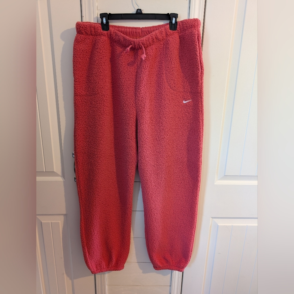 Nike Training Therma-FIT Fleece Joggers Rose Pink